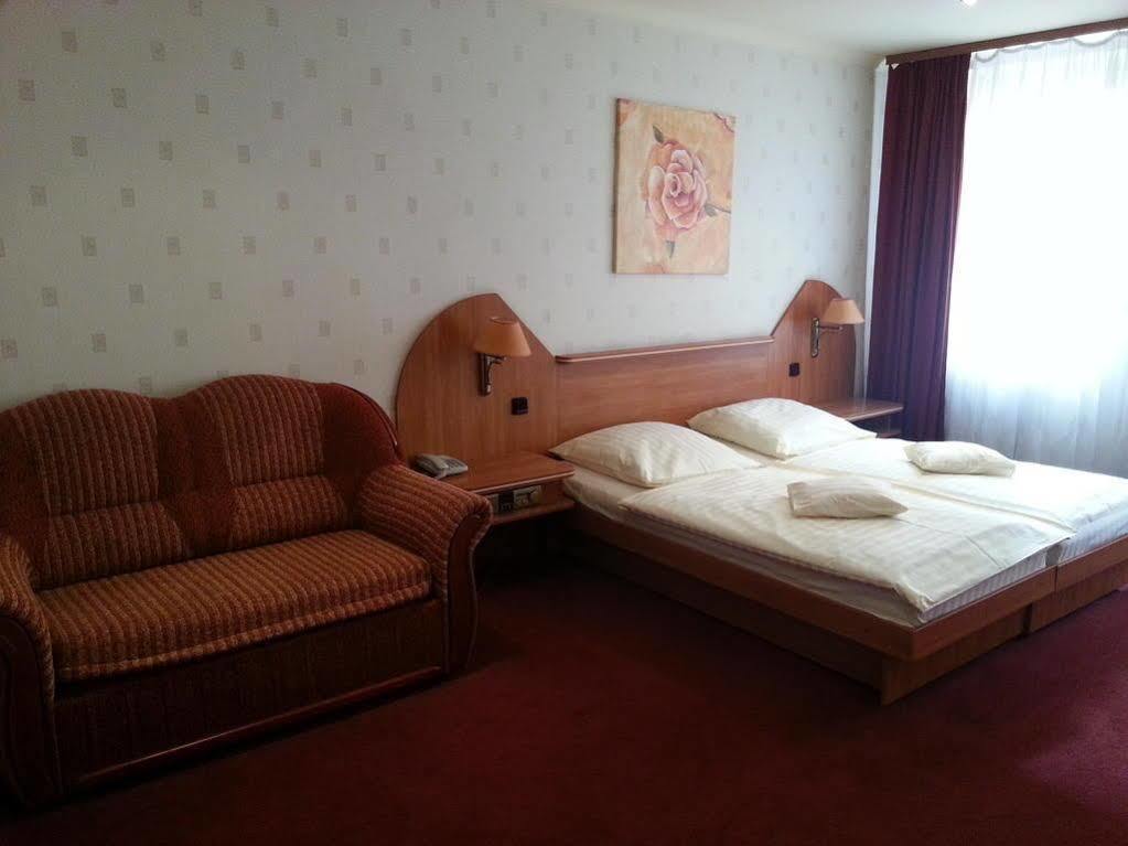 Sulechów Hotel Texicana מראה חיצוני תמונה