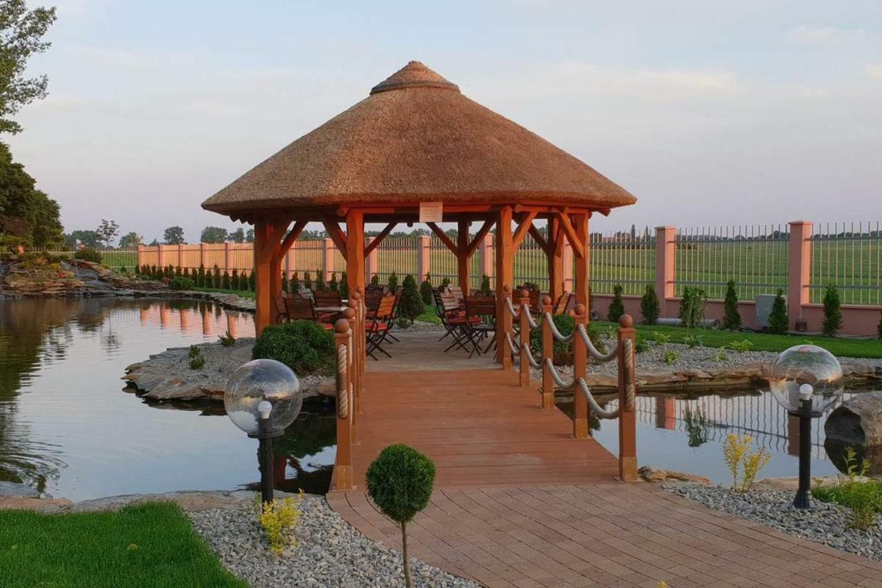Sulechów Hotel Texicana מראה חיצוני תמונה